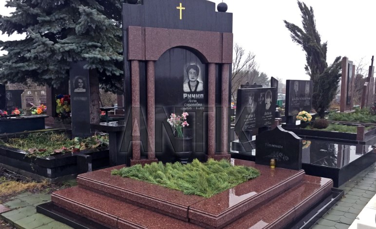 Памятники из гранита - современность или дань моде?