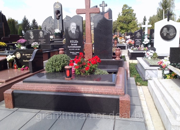 Мемориальный комплекс - дань памяти умершим
