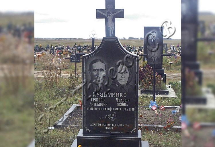 Памятники - часовни из гранита и их особенности