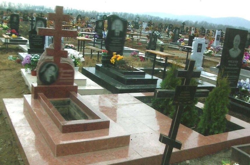 Памятник из гранита в виде креста - особенности христианства