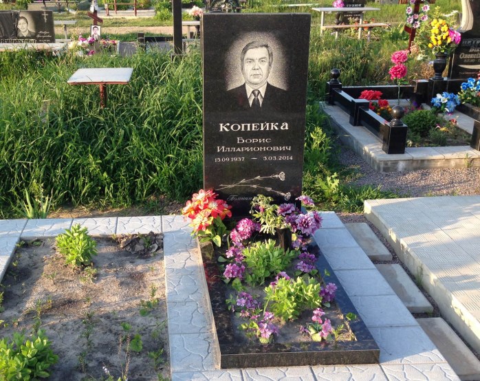 Прямоугольные гранитные памятники на могилу