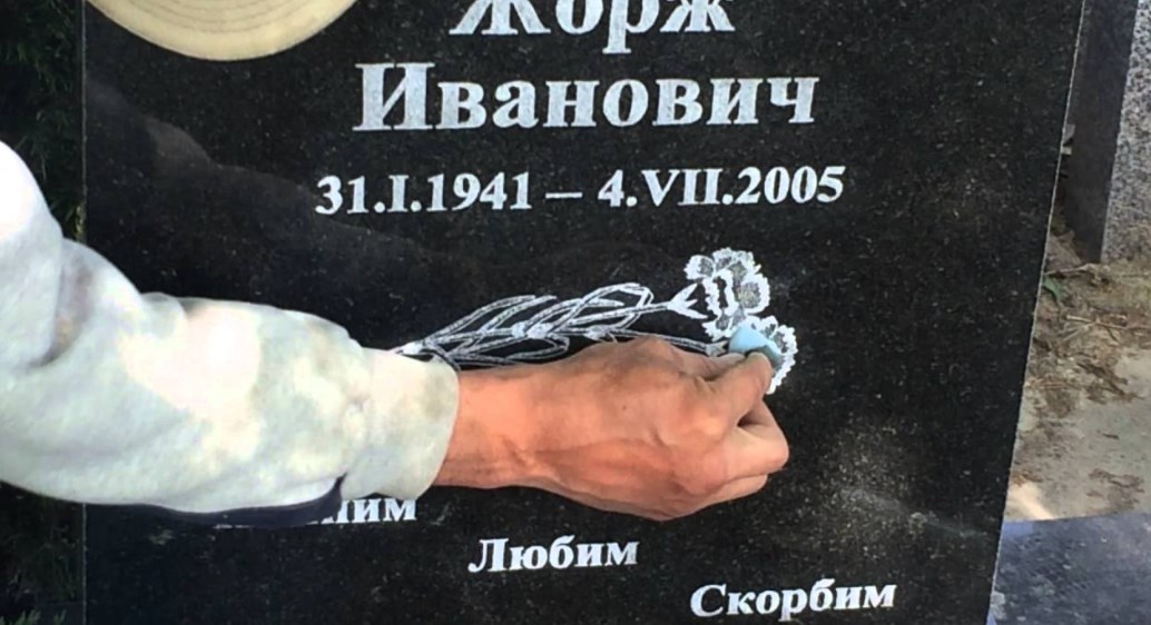 Как правильно ухаживать за памятником из гранита?